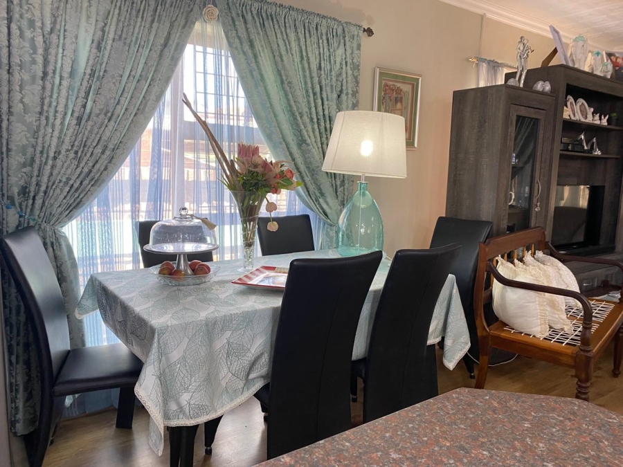 3 Bedroom Property for Sale in Deoville Park Western Cape